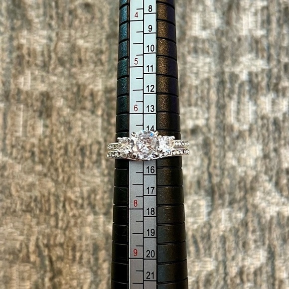 Size 7 Fashion Ring Set - Picture 1 of 10